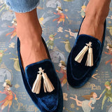 Hedvig – Eleganta loafers i midnattsstil med champagnefärgade tofsar