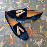 Hedvig – Eleganta loafers i midnattsstil med champagnefärgade tofsar