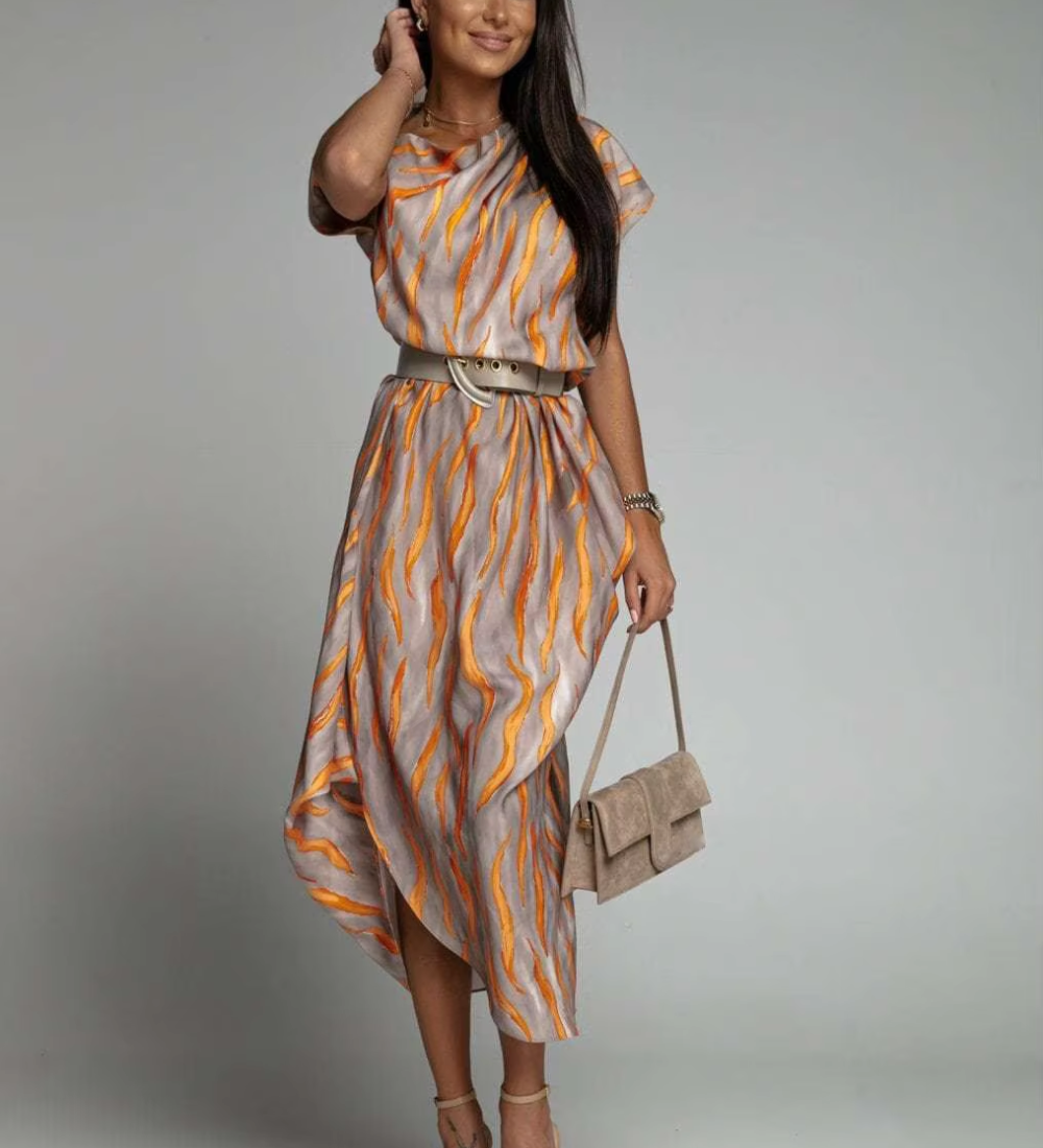 CHARMIE | ASSYMETRISK SATIN KLÄDNAD