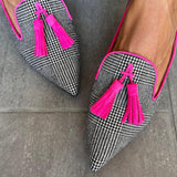 Magdalena – Spetsig loafer med fluofärgade fransar