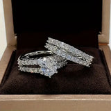 Agneta – Elegant strålande guldringset
