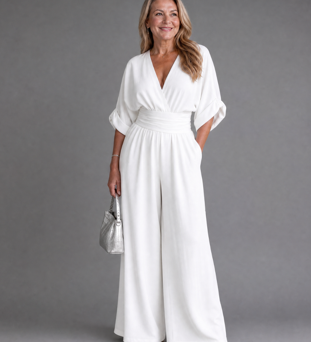 Ragnhild – Draperad overall med v-ringning och vida ben