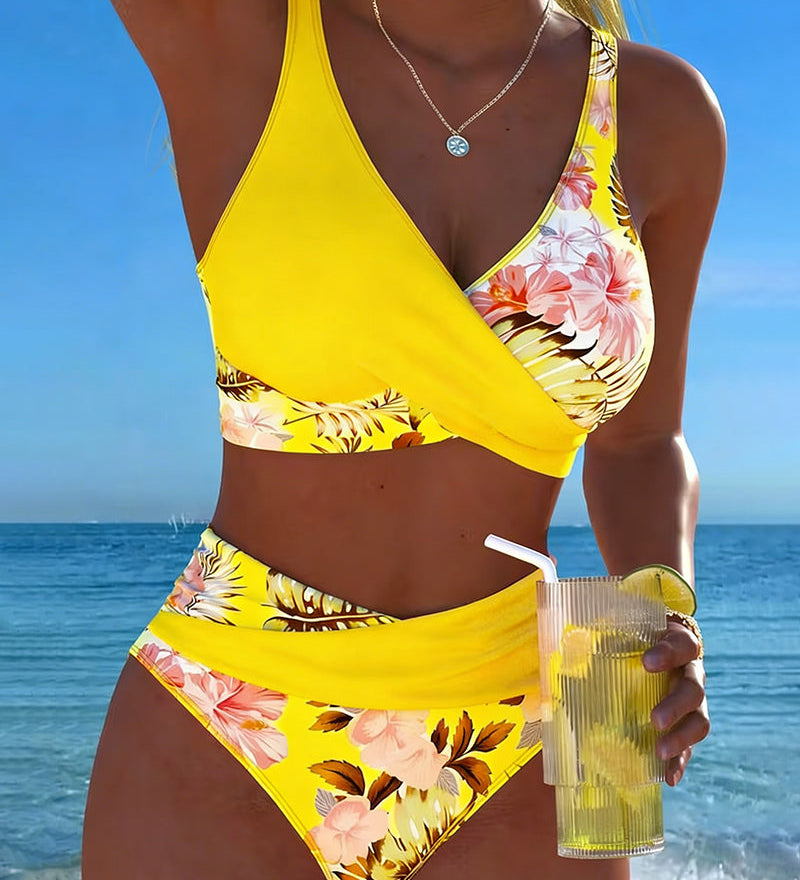 Gun – Blommig bikini med kontrastdetaljer