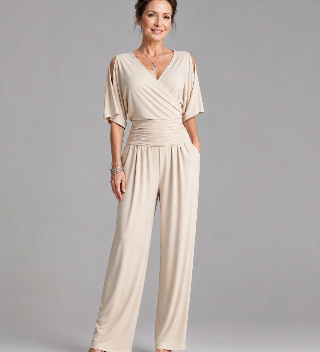 Tilda – Avslappnad overall med cold shoulder och omlottmidja