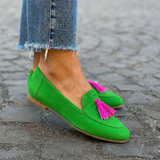 Karin – Grön loafer med fuchsiafärgade fransar